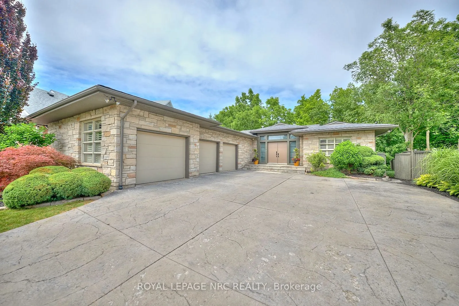 16 Nadine Crescent
