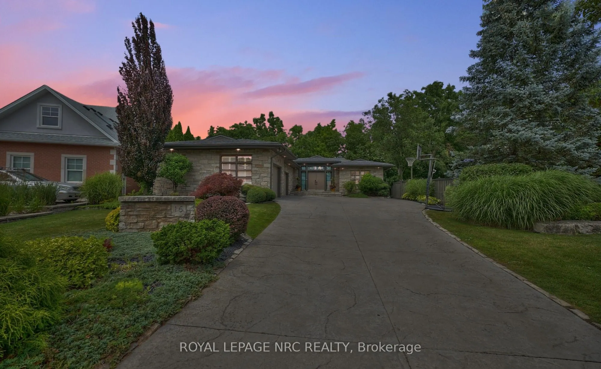16 Nadine Crescent