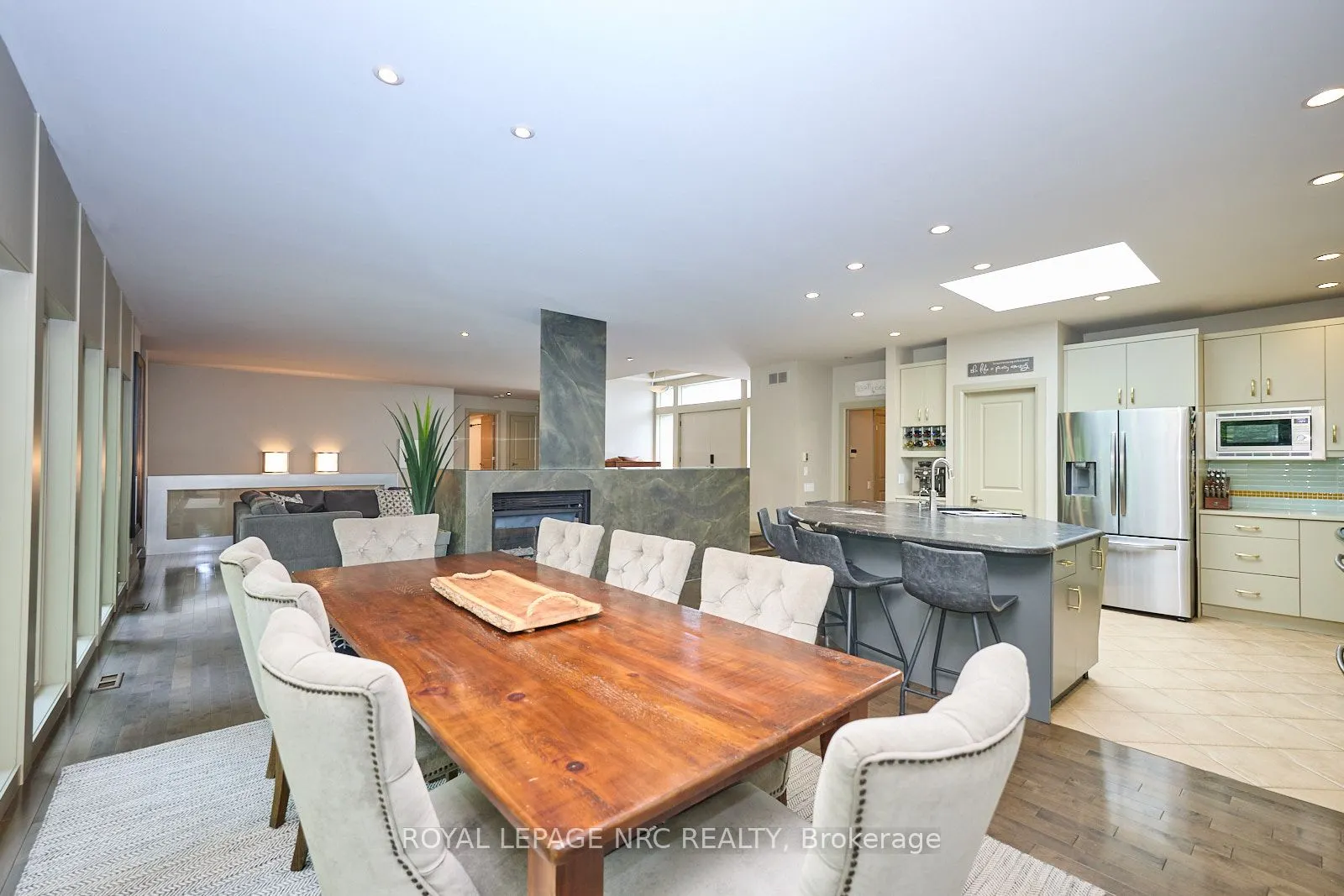 16 Nadine Crescent