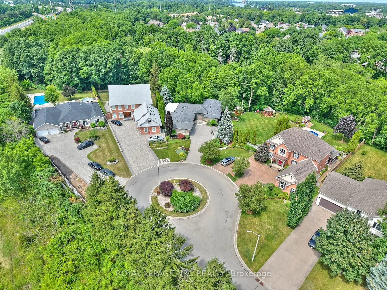 16 Nadine Crescent