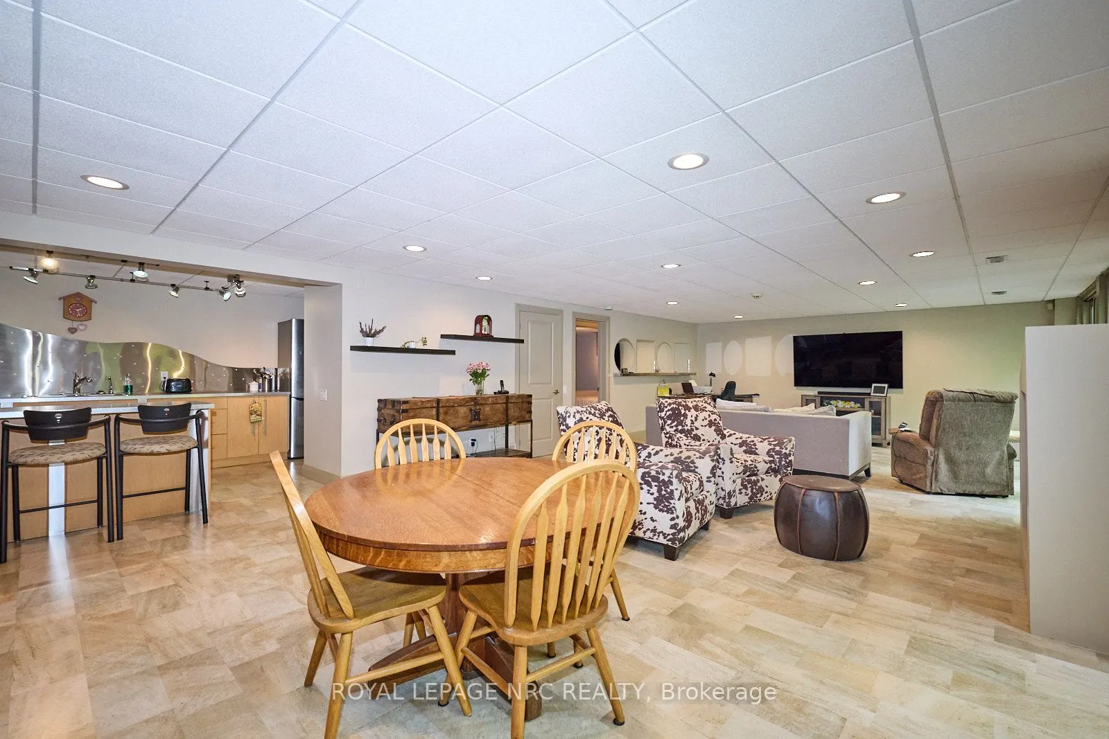 16 Nadine Crescent