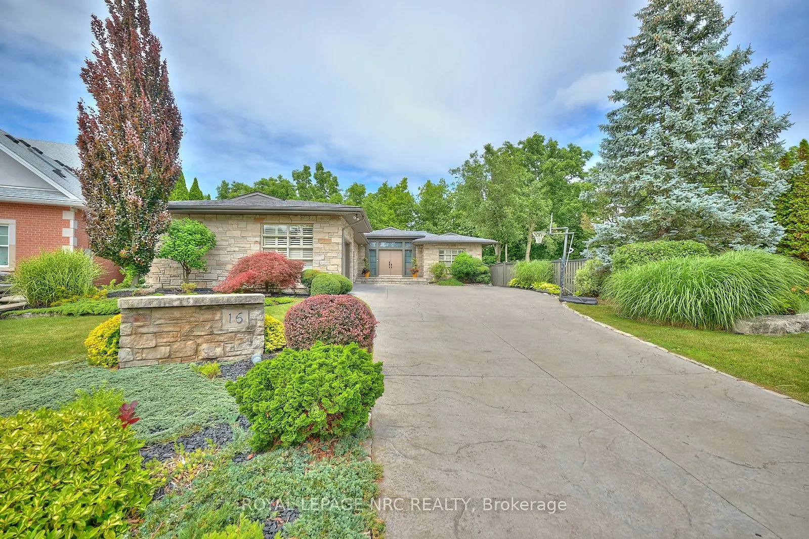 16 Nadine Crescent
