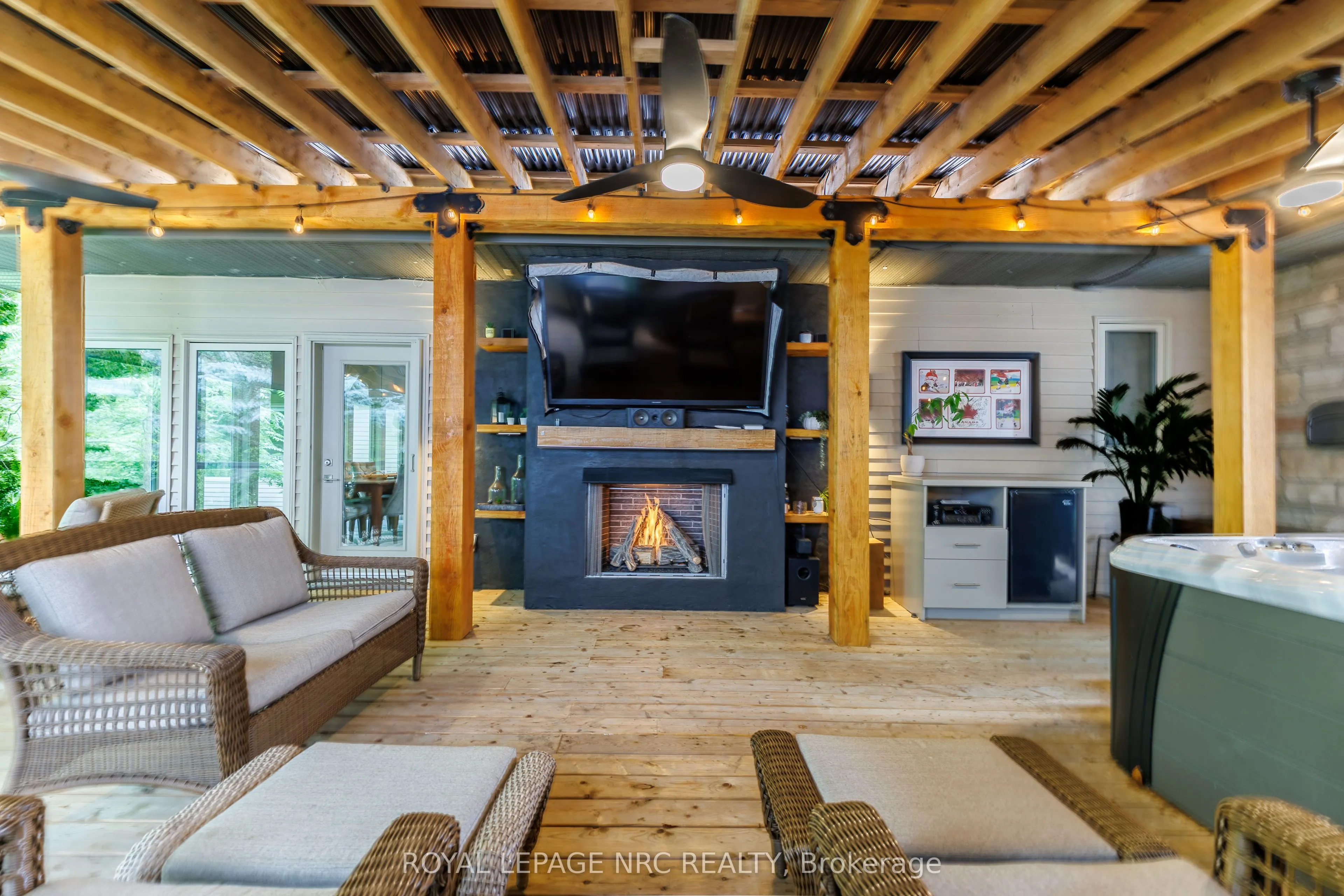 16 Nadine Crescent
