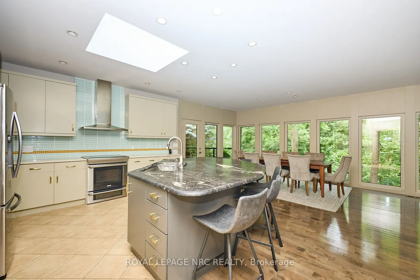 16 Nadine Crescent