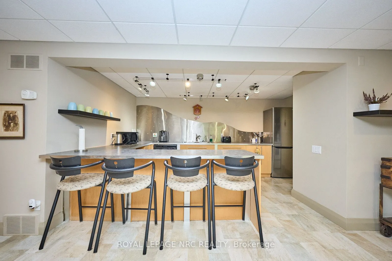 16 Nadine Crescent