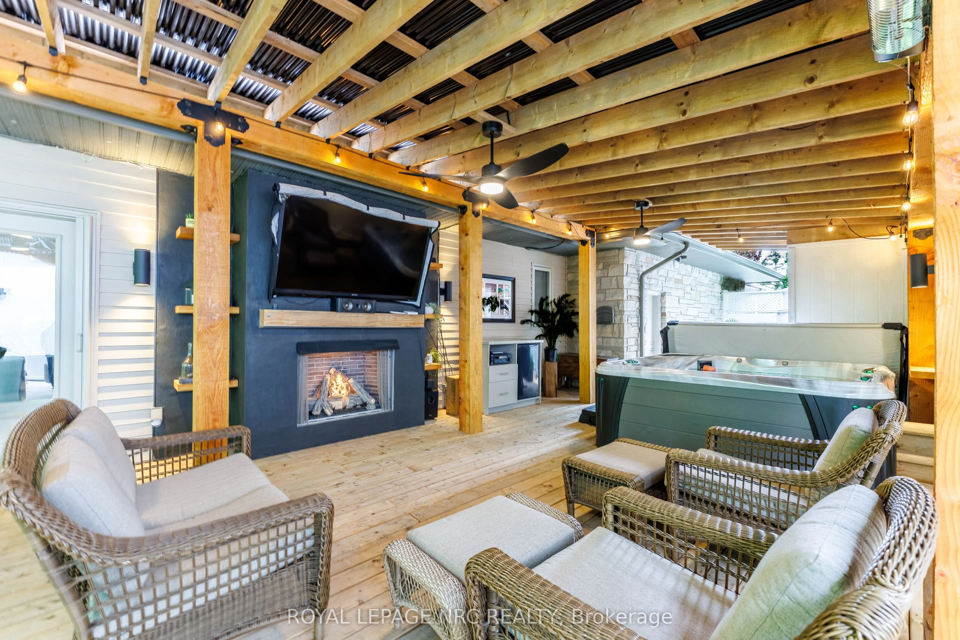 16 Nadine Crescent
