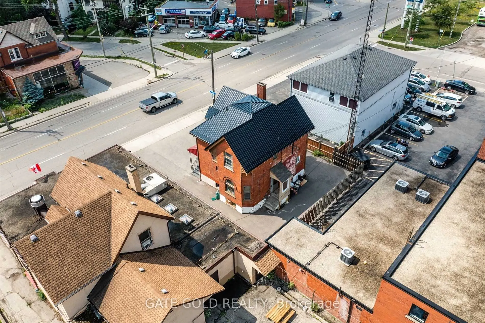 160 Victoria Street N