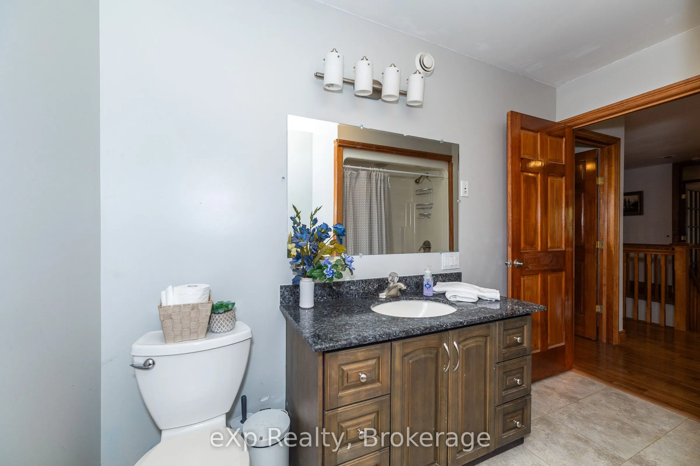 910 26th Street E