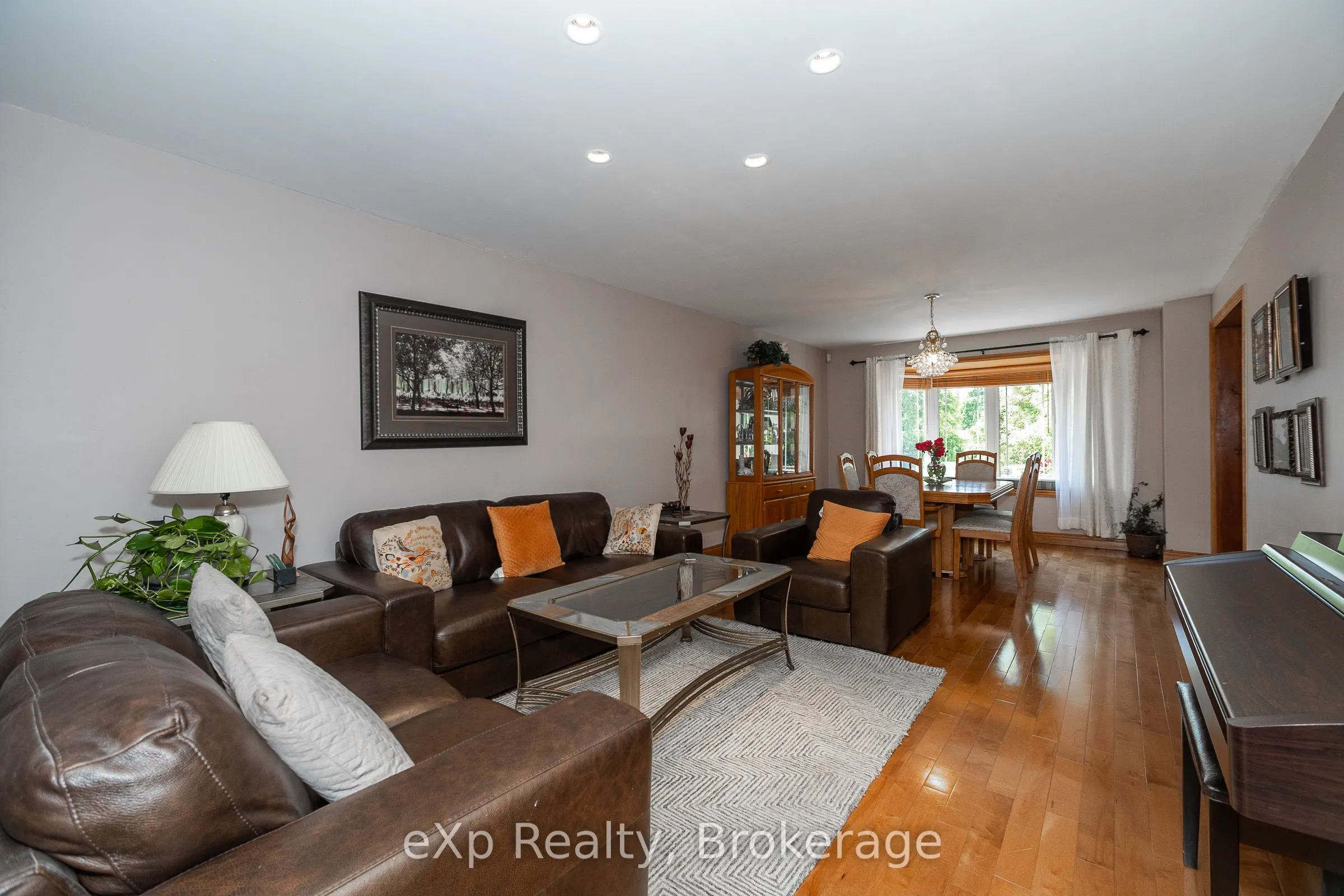 910 26th Street E