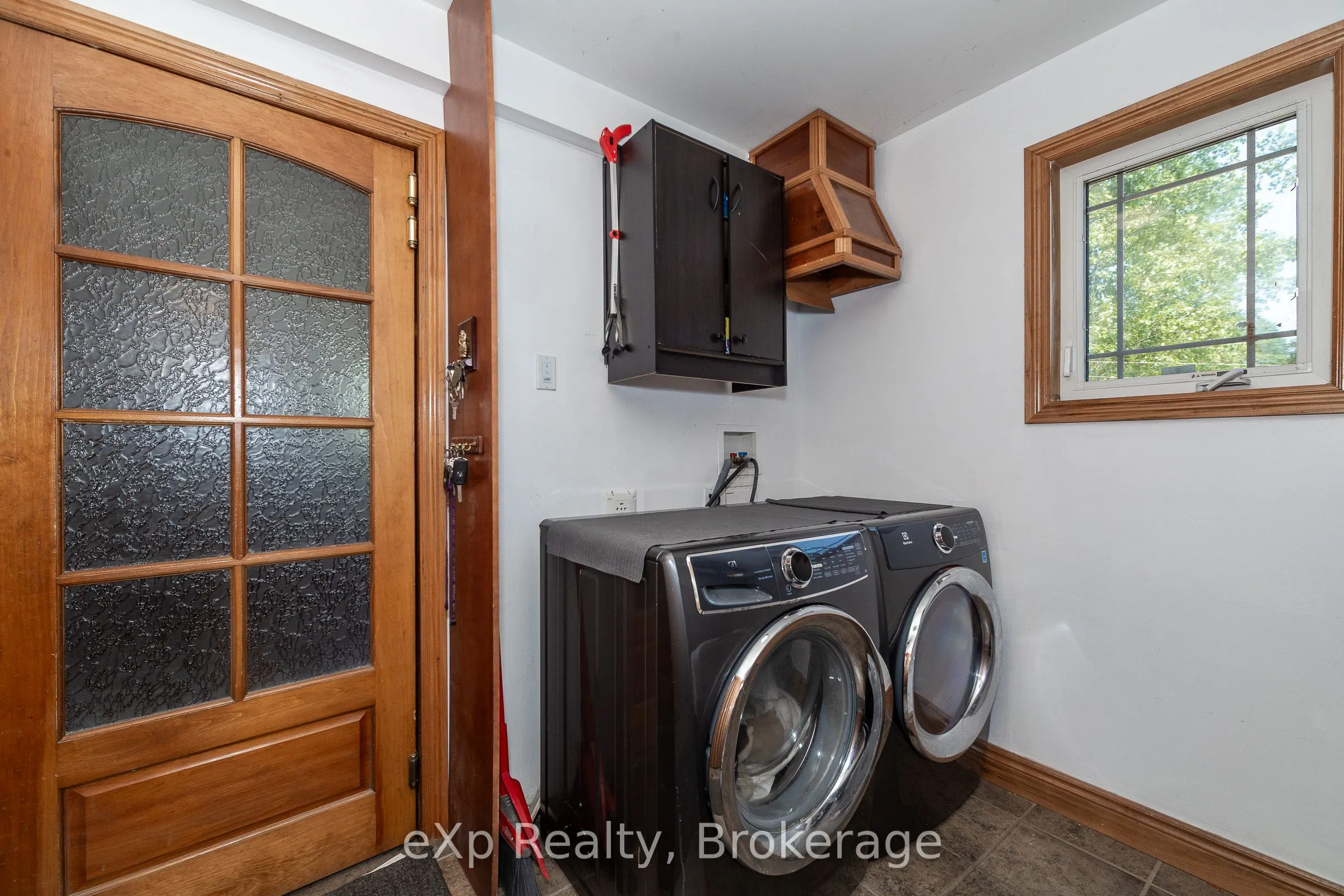 910 26th Street E