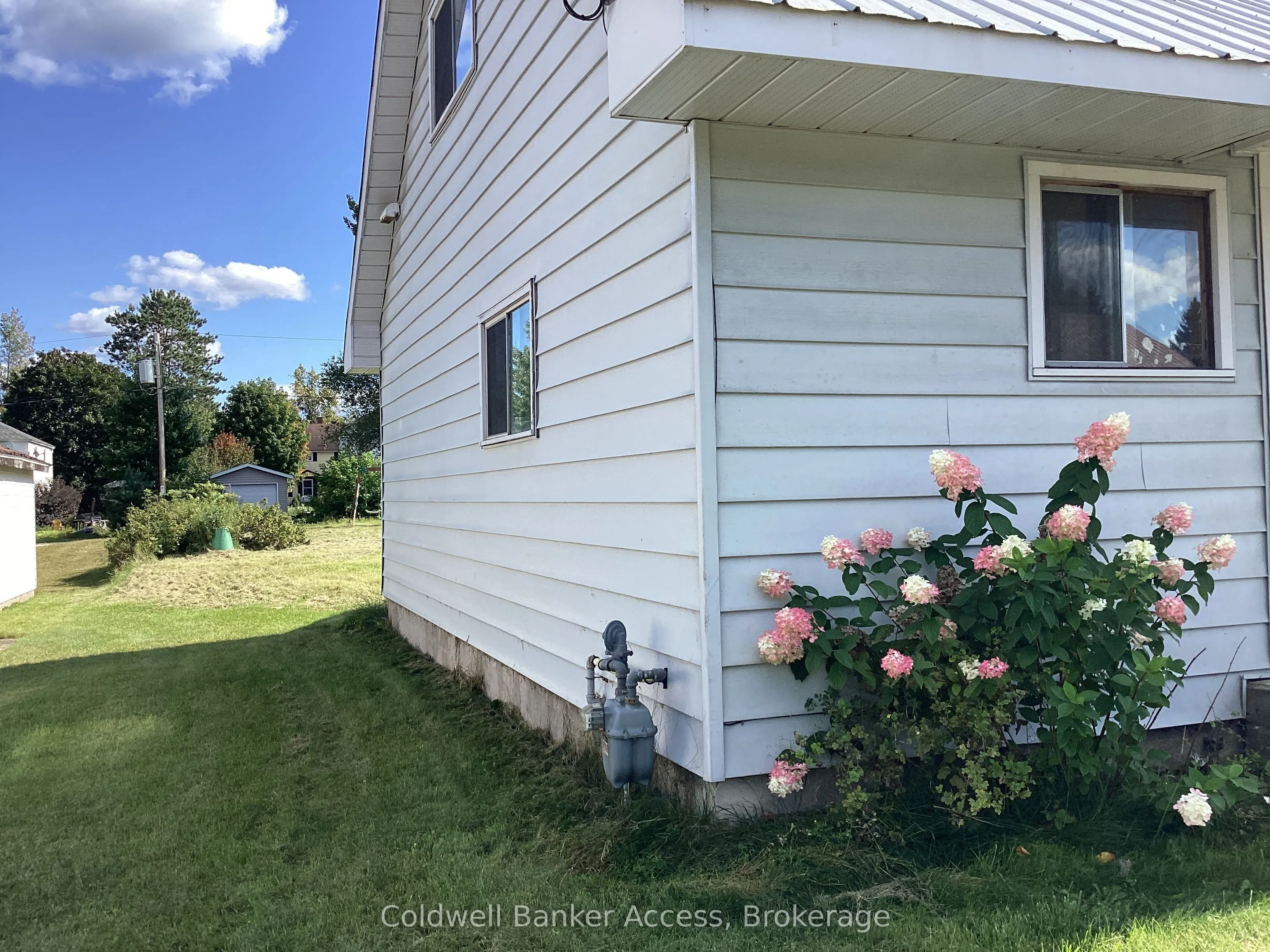 11 Laurentian Street