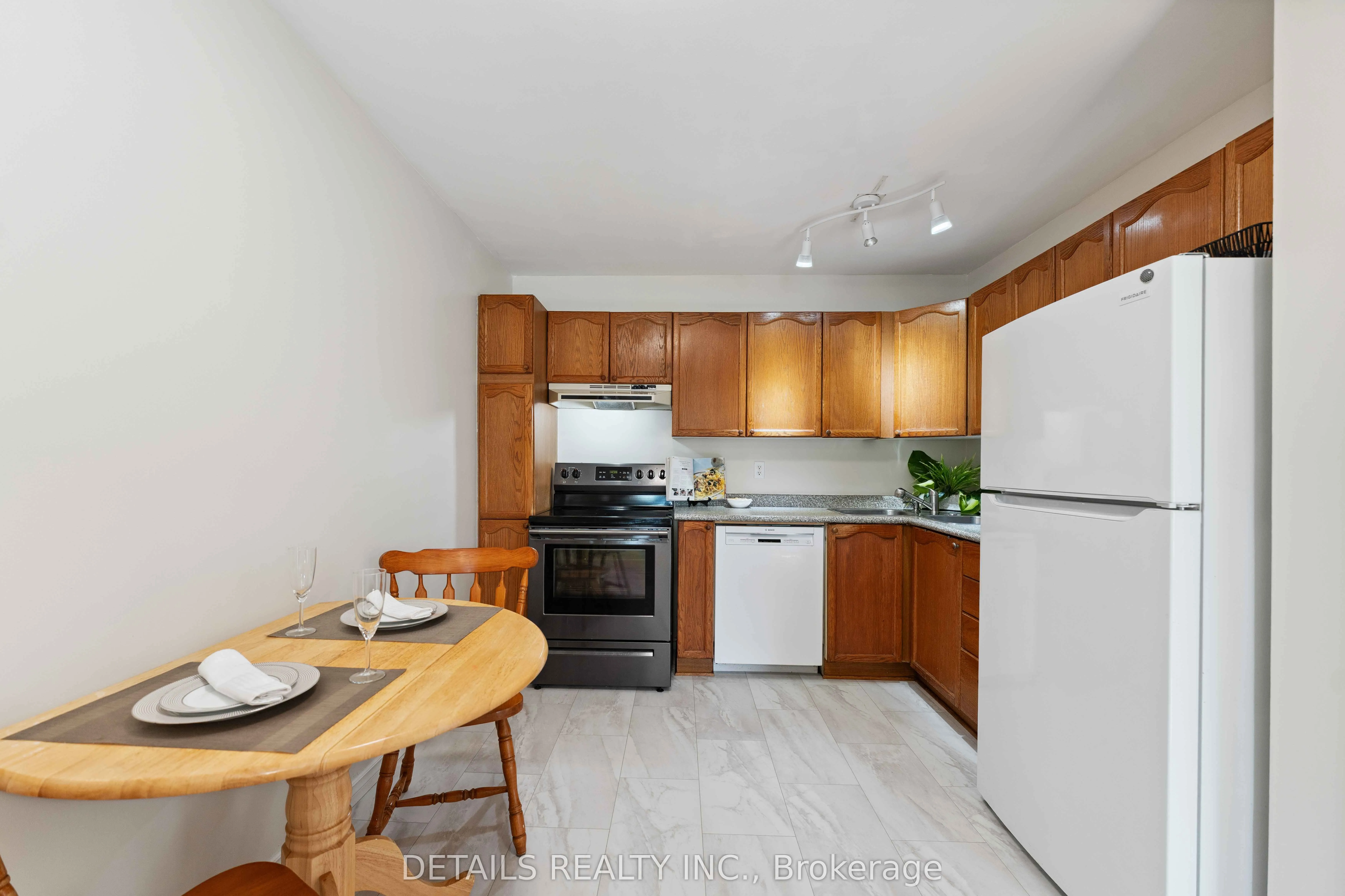 1537 Briarfield Crescent