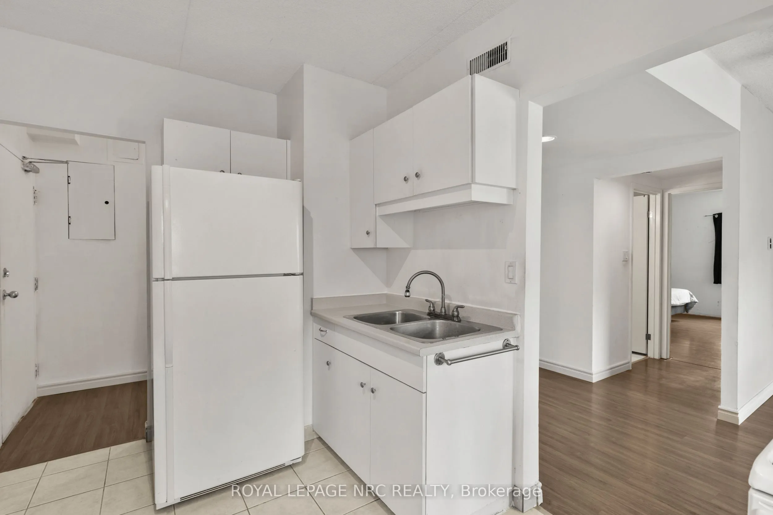 4872 Valley Way, #3