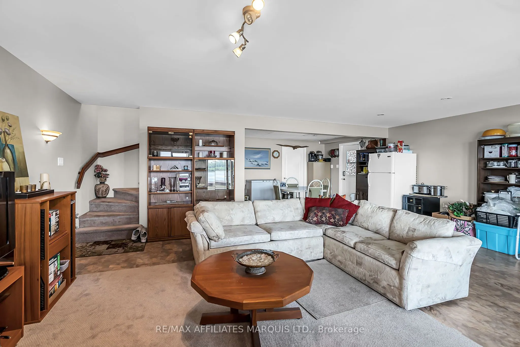6796 St Louis Point Road