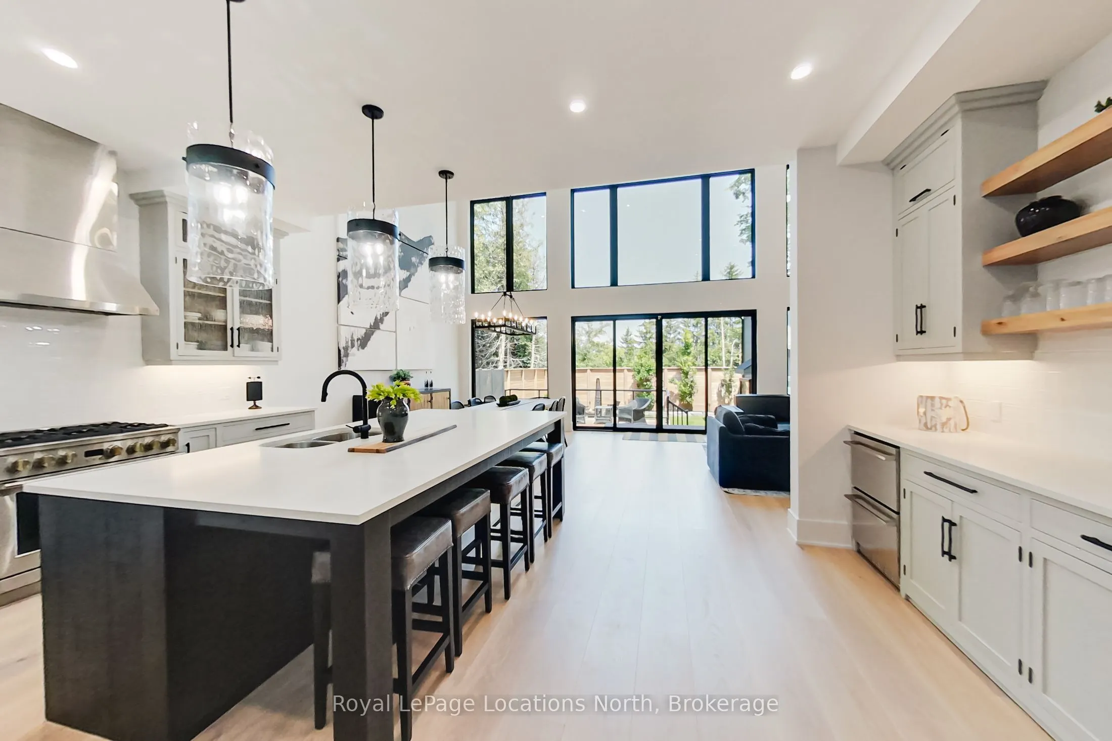 74 Arthur Street E