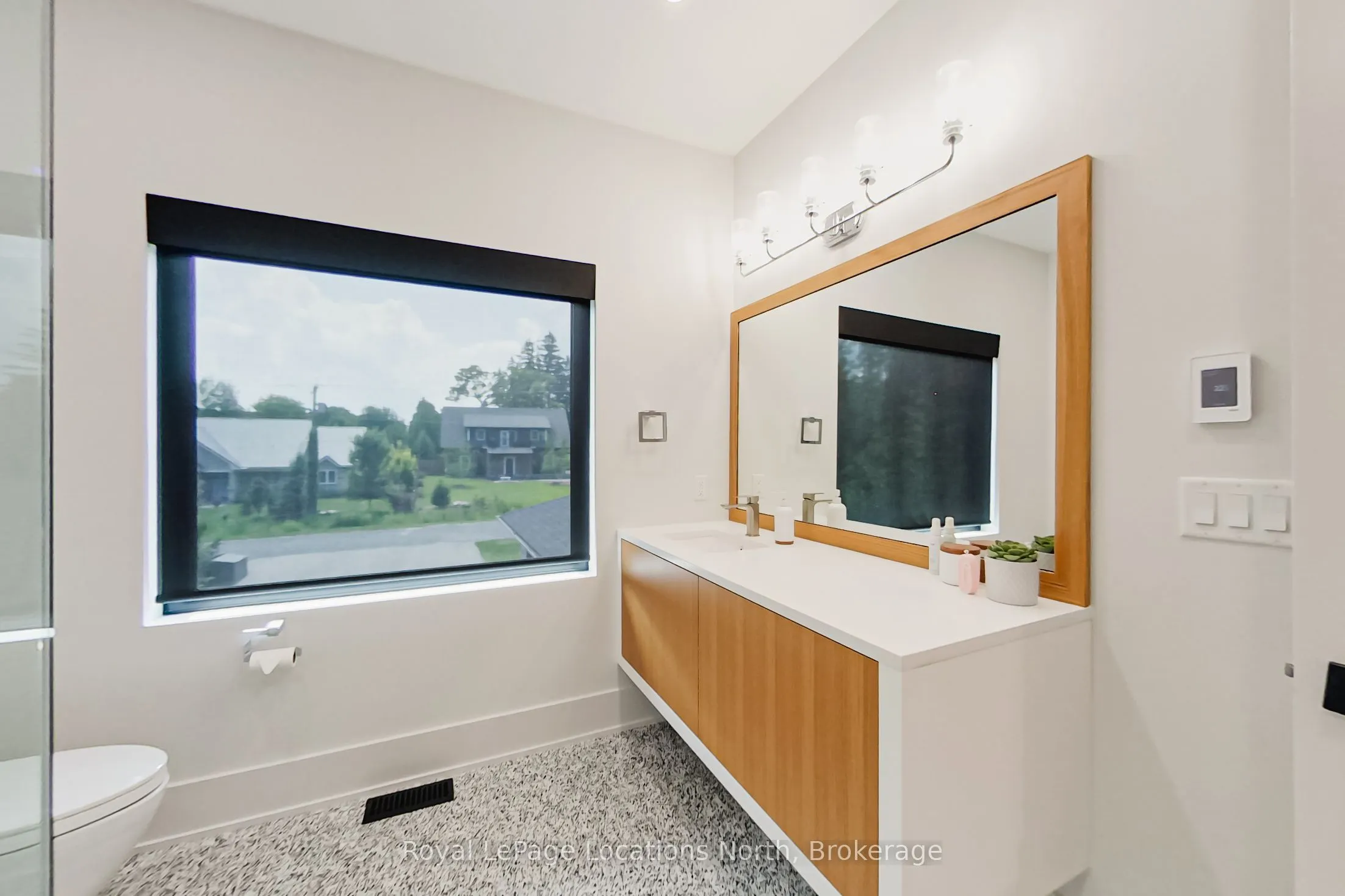 74 Arthur Street E