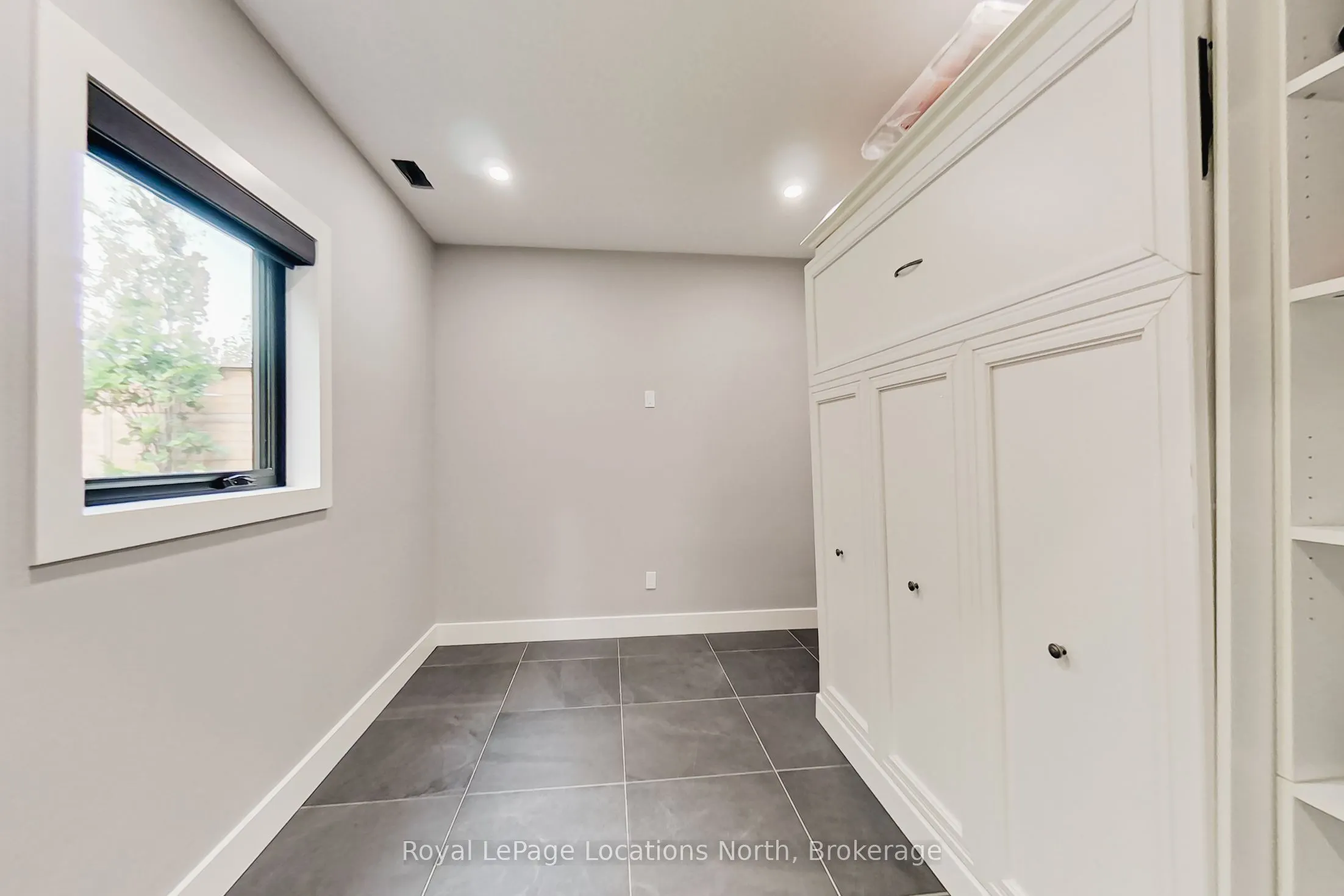 74 Arthur Street E