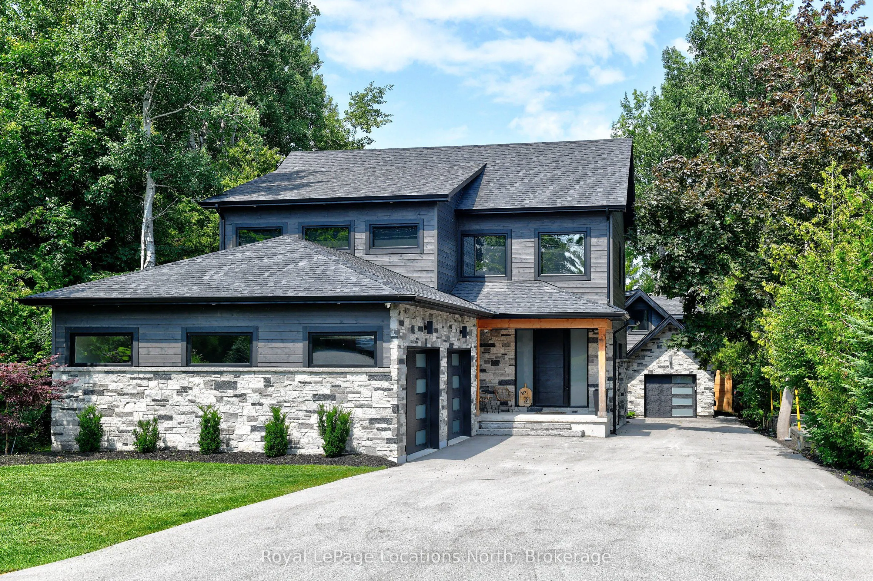74 Arthur Street E