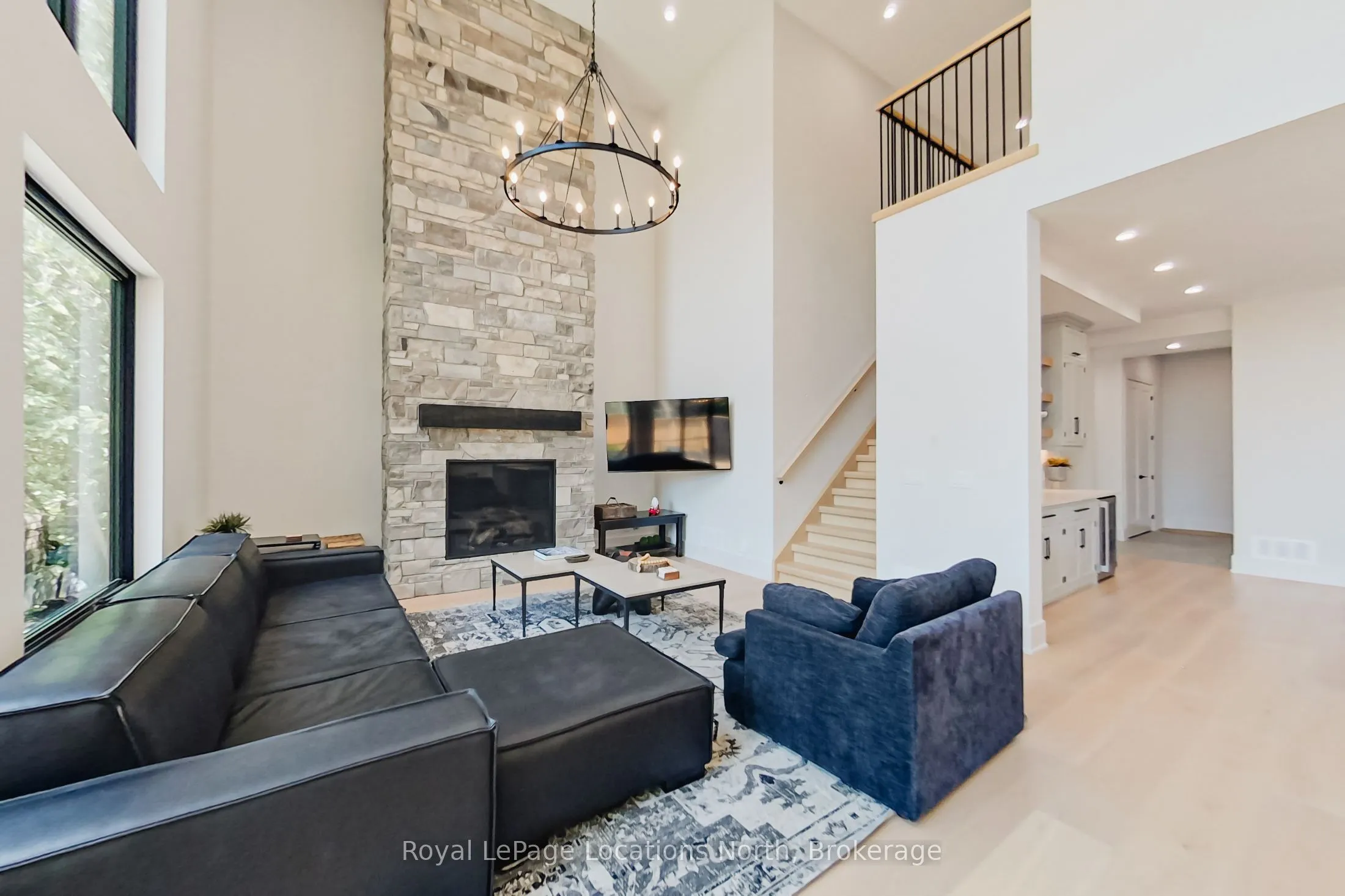 74 Arthur Street E