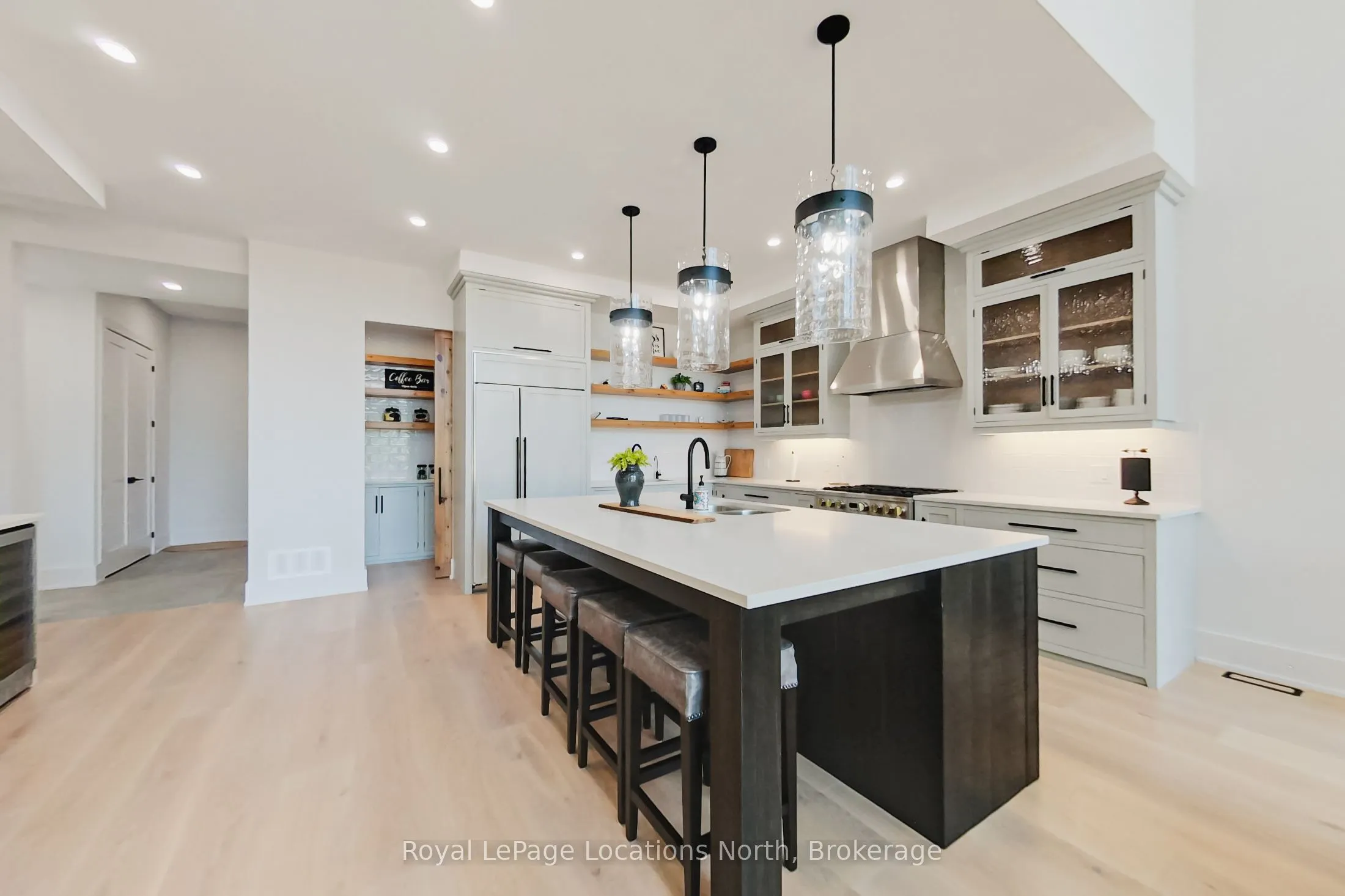 74 Arthur Street E