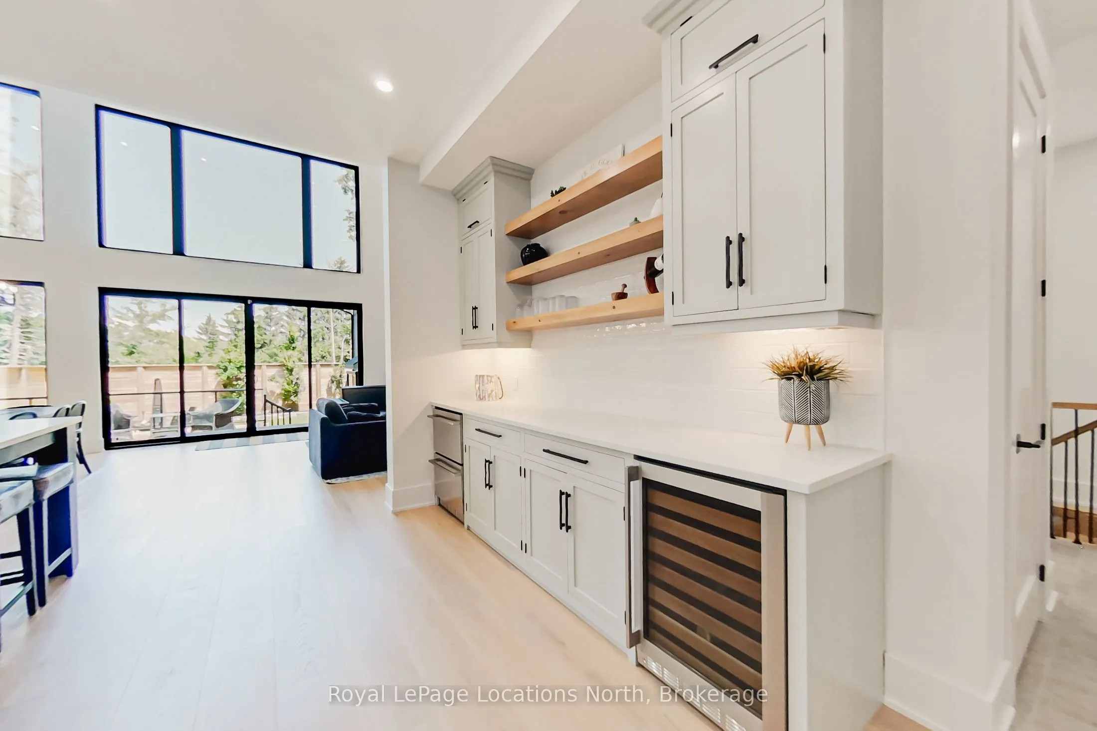 74 Arthur Street E