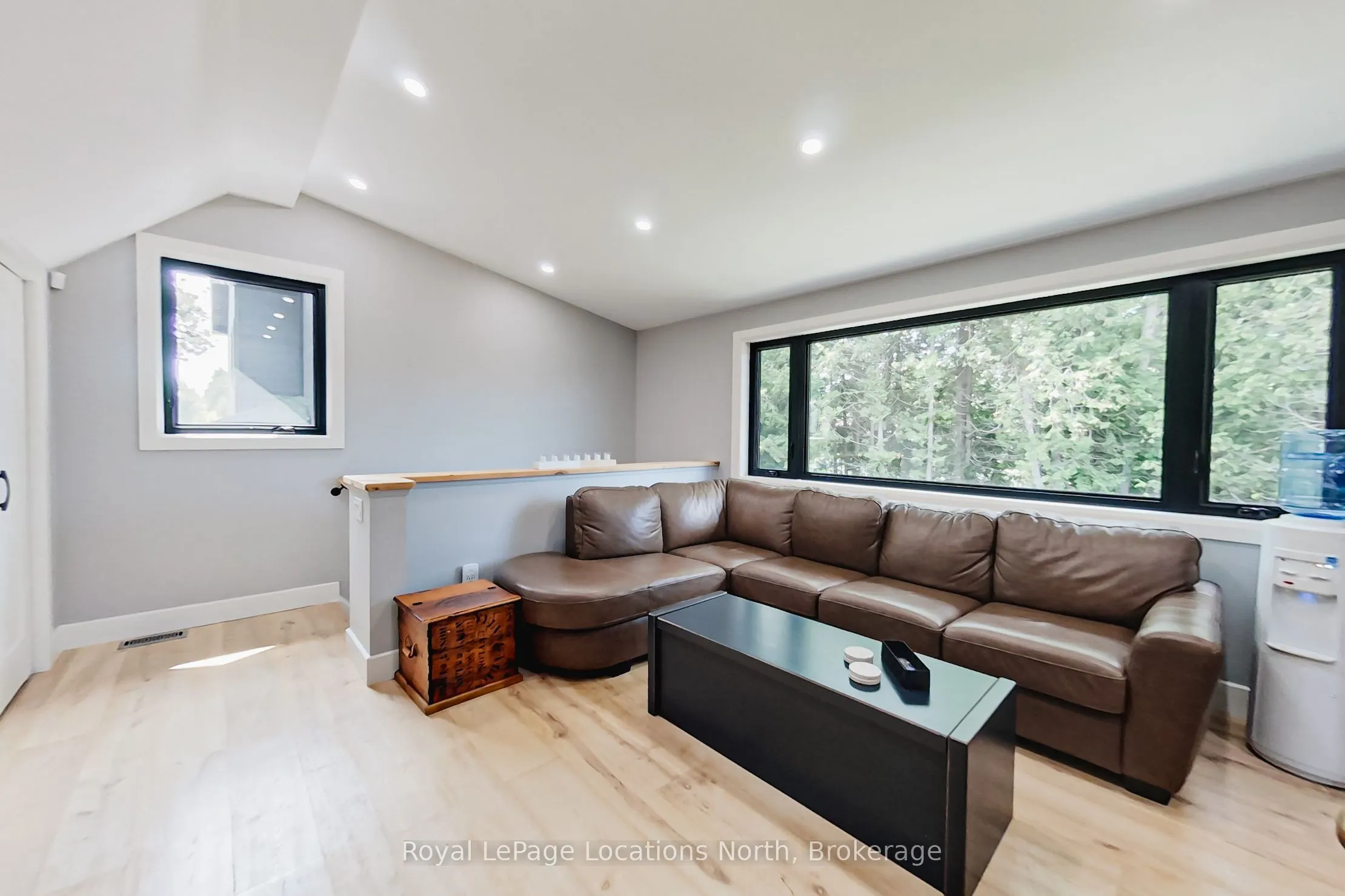 74 Arthur Street E