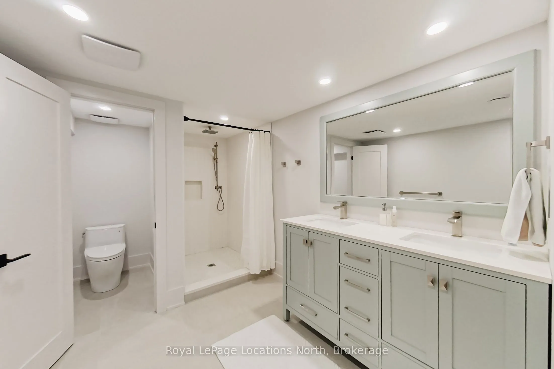 74 Arthur Street E