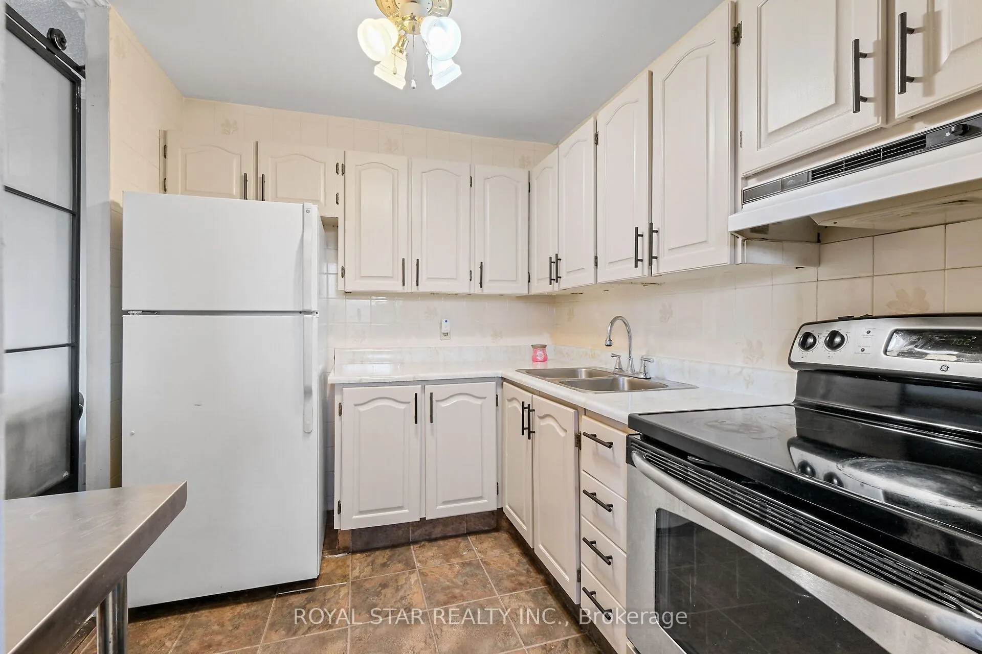 2020 Jasmine Crescent, #505