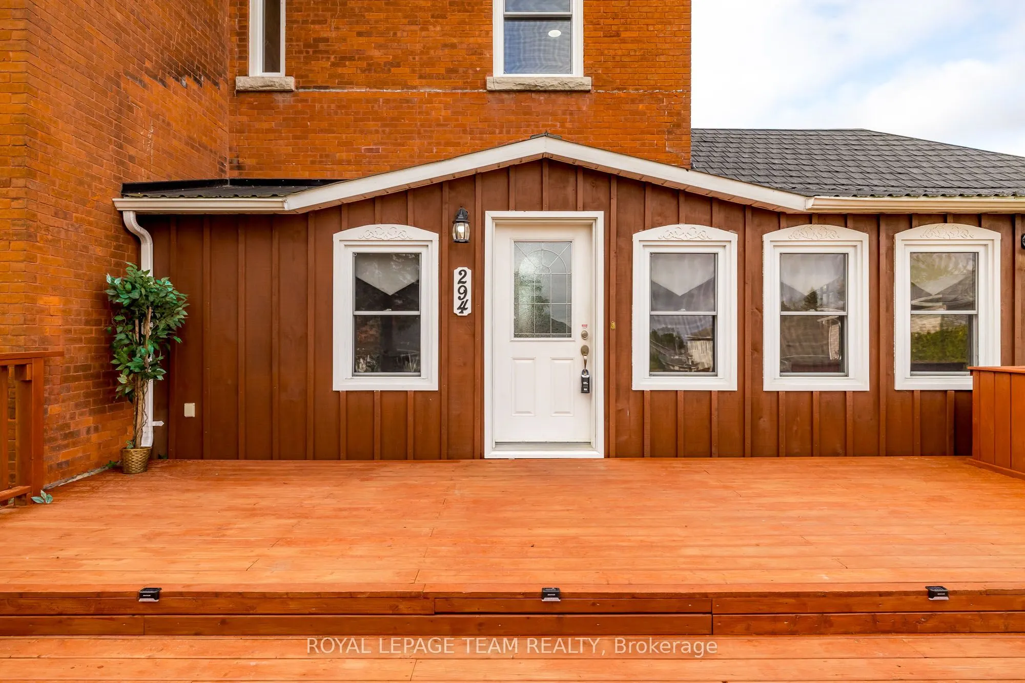 294 DUMBRILLE Street