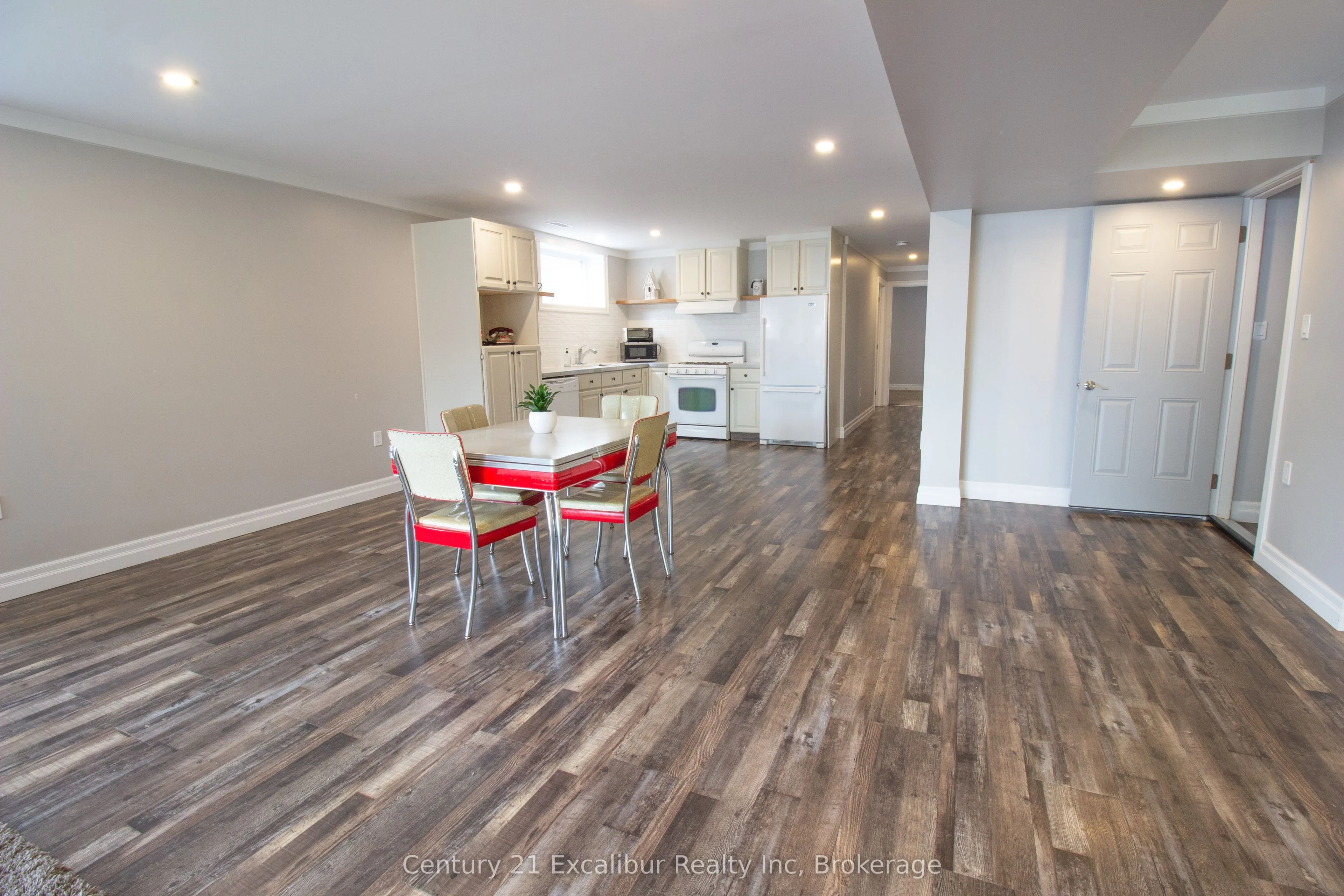 566 St. Patrick Street E