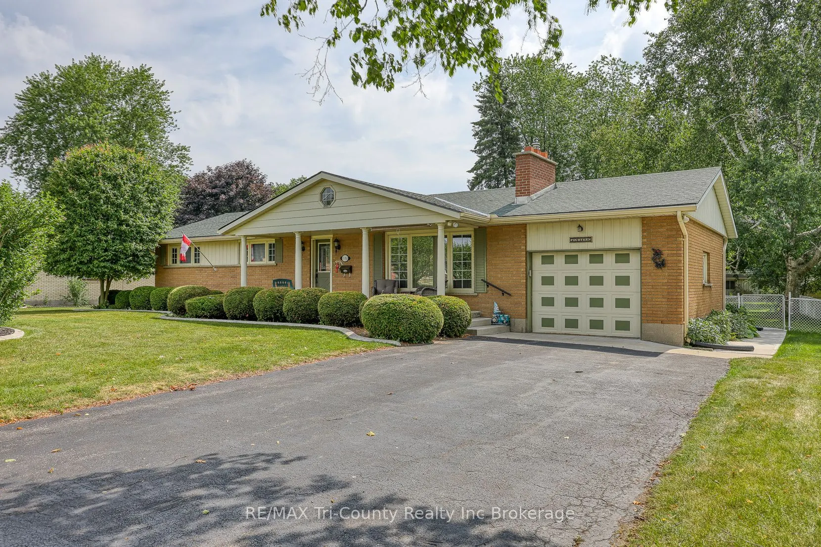 14 Lowrie Crescent