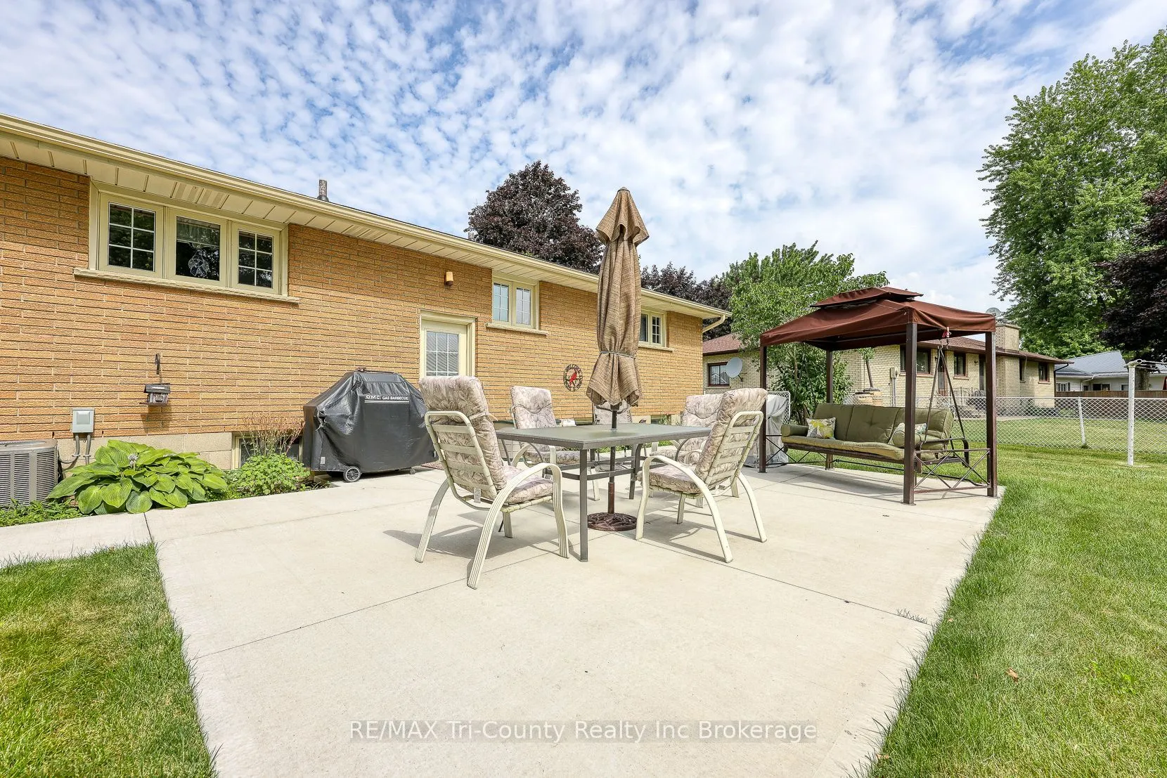 14 Lowrie Crescent