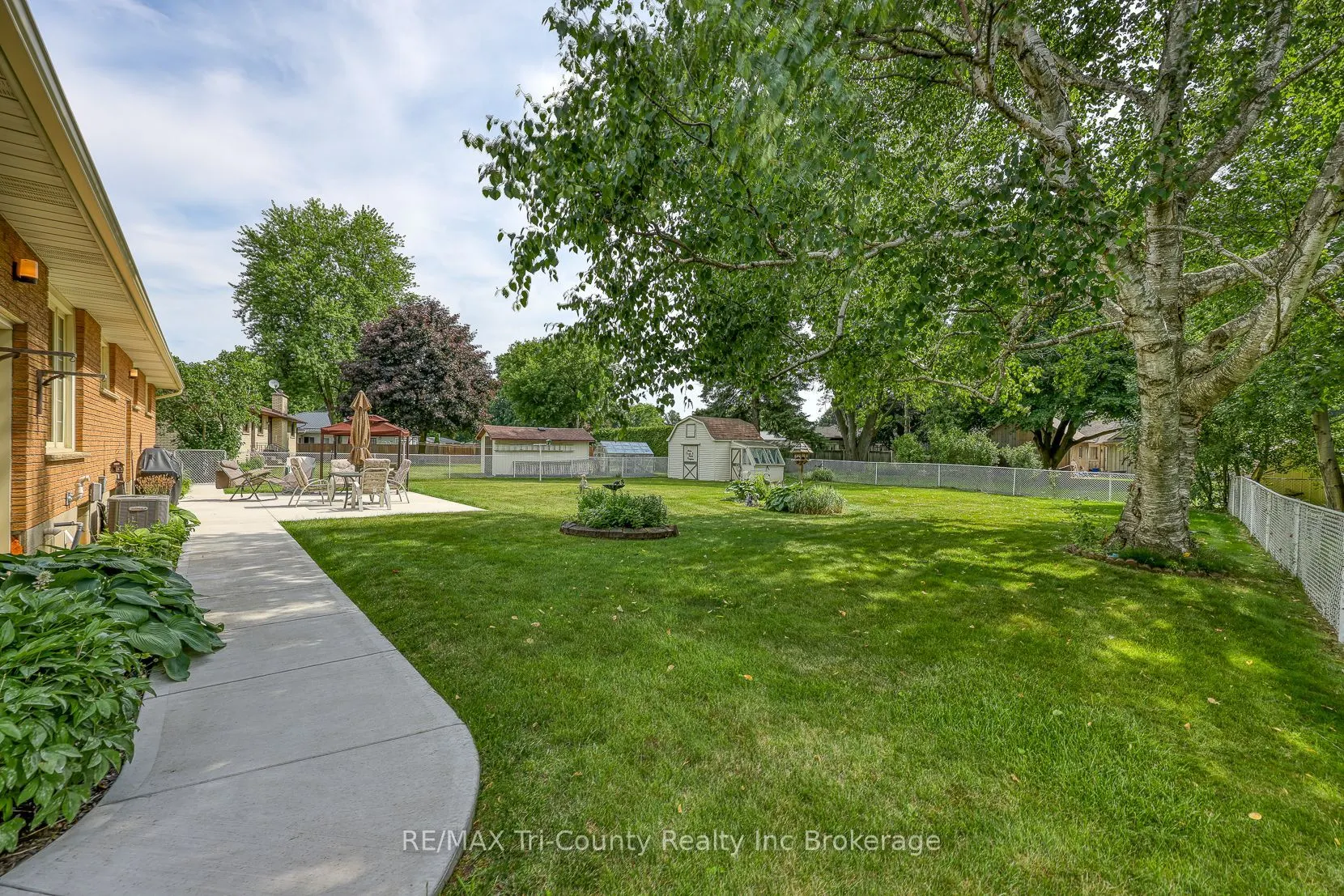 14 Lowrie Crescent
