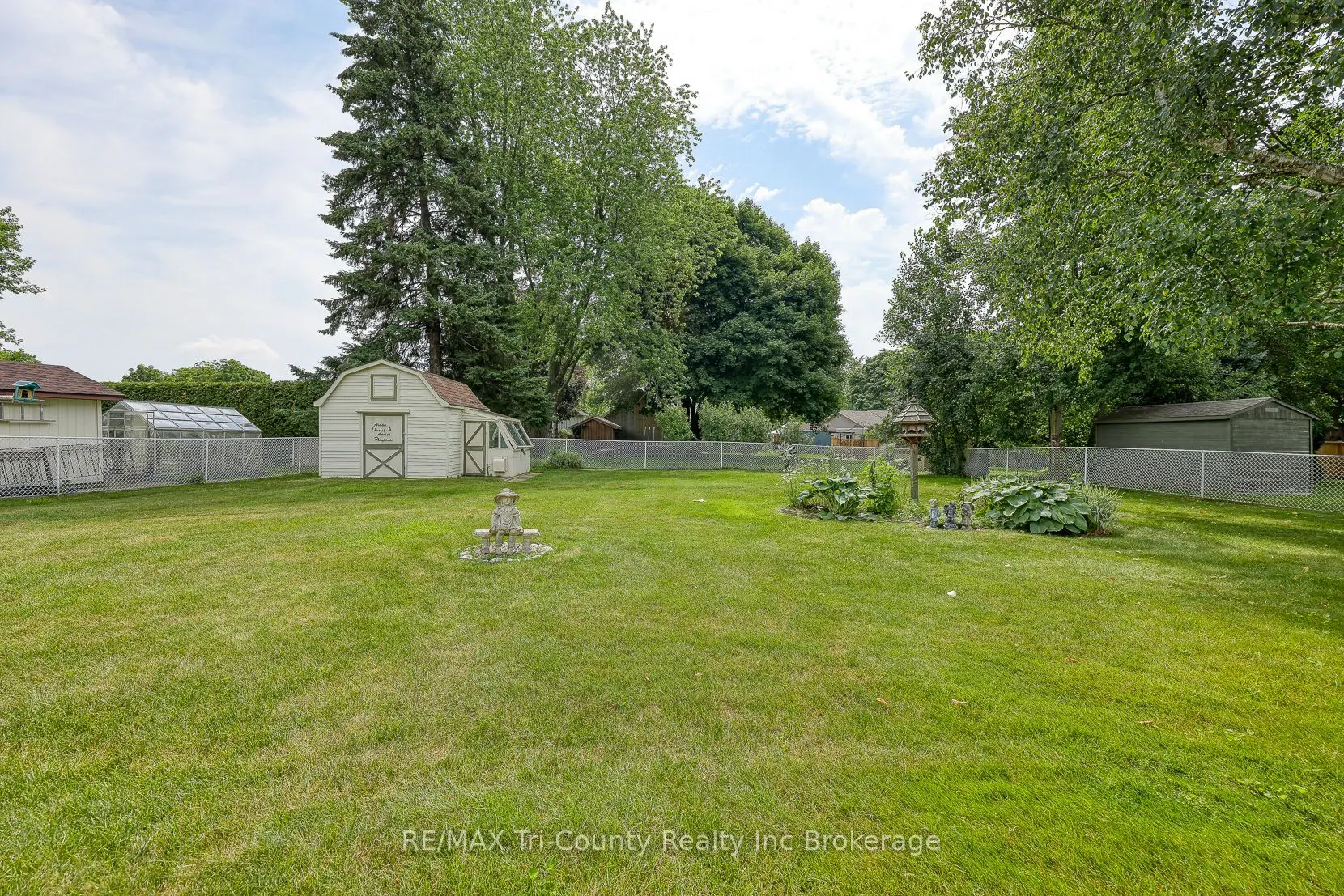 14 Lowrie Crescent