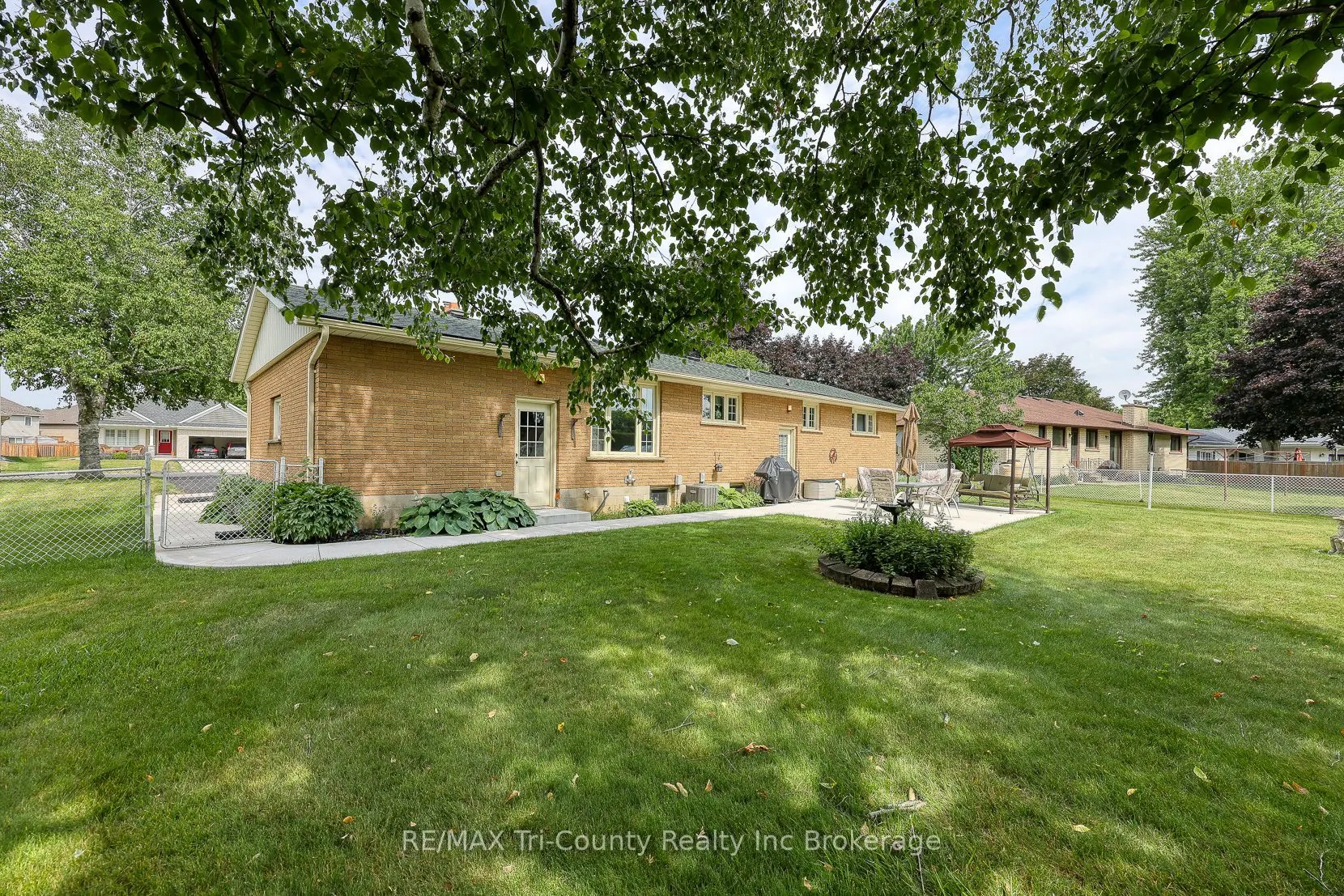 14 Lowrie Crescent