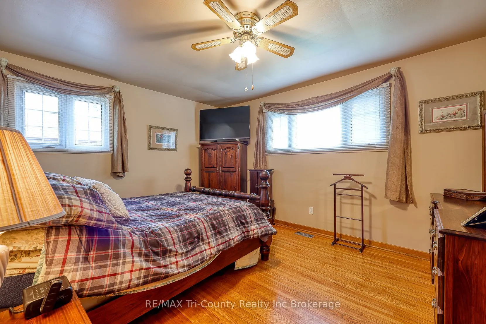 14 Lowrie Crescent