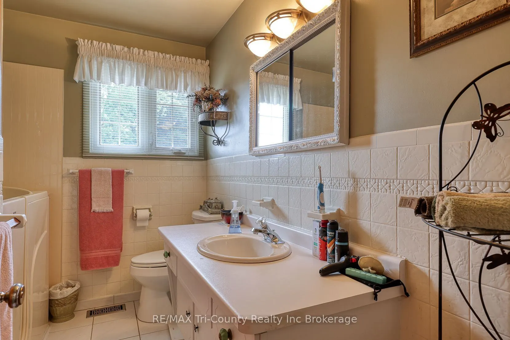 14 Lowrie Crescent