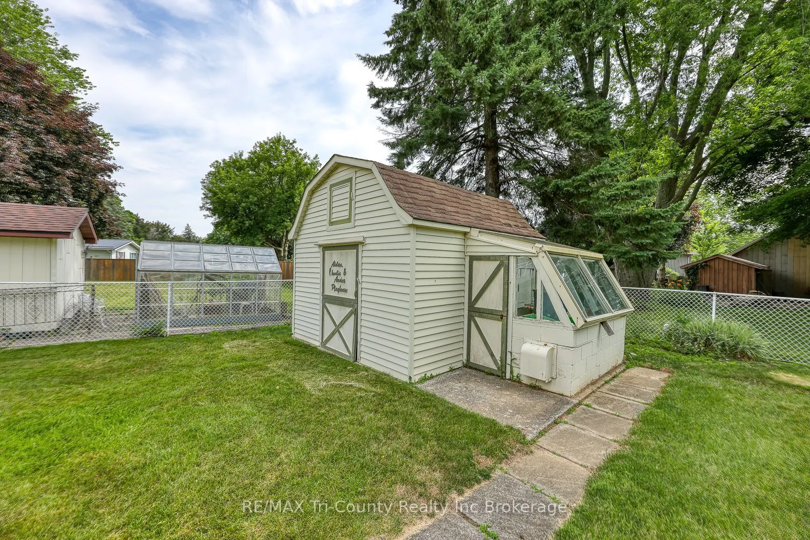 14 Lowrie Crescent