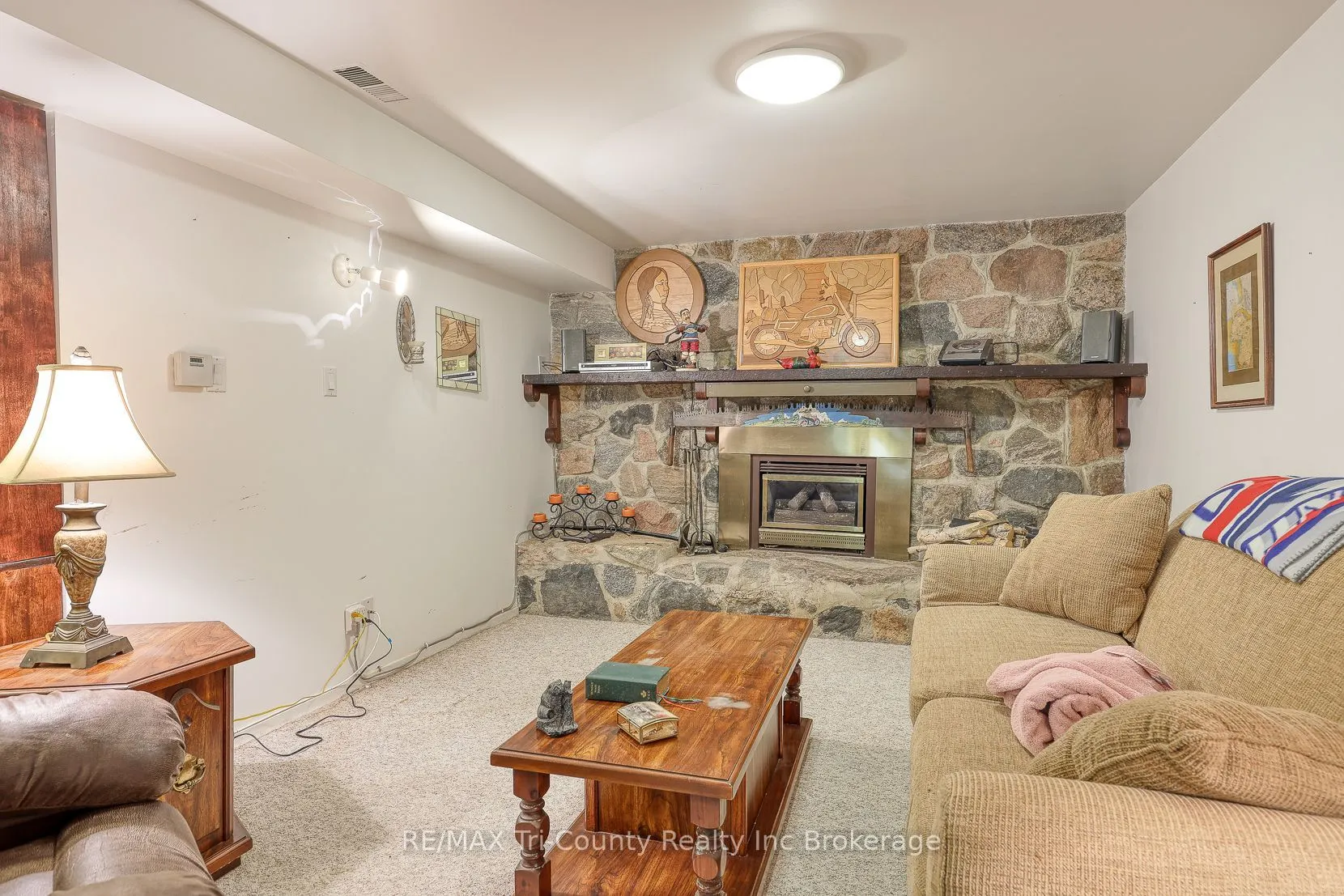 14 Lowrie Crescent