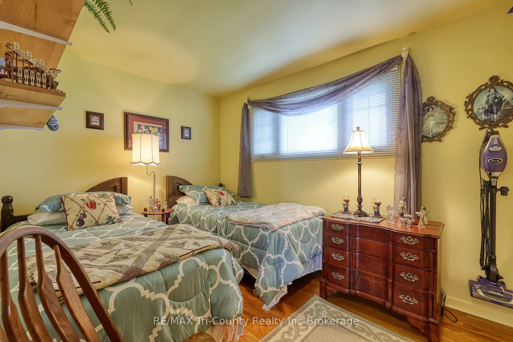 14 Lowrie Crescent