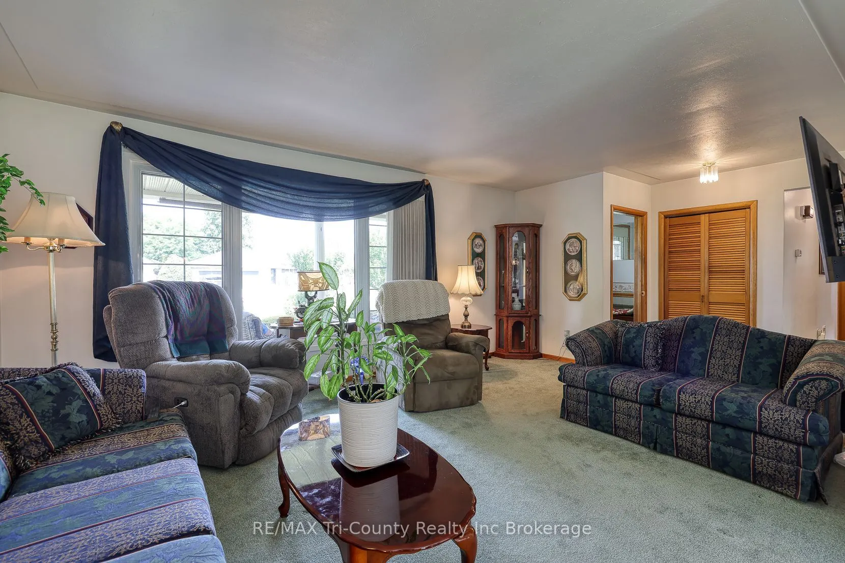 14 Lowrie Crescent