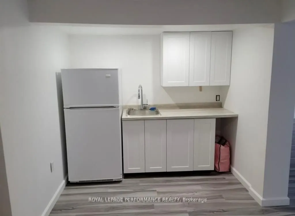 659 Main Street E