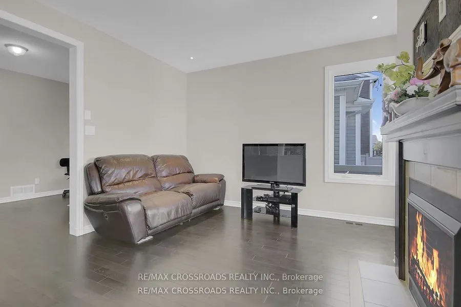 906 Whimbrel Way
