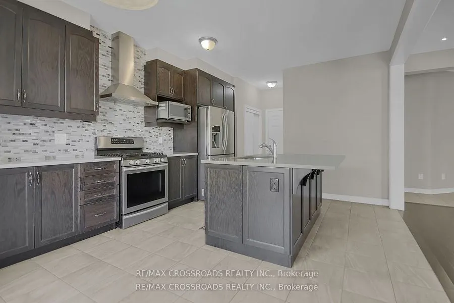 906 Whimbrel Way