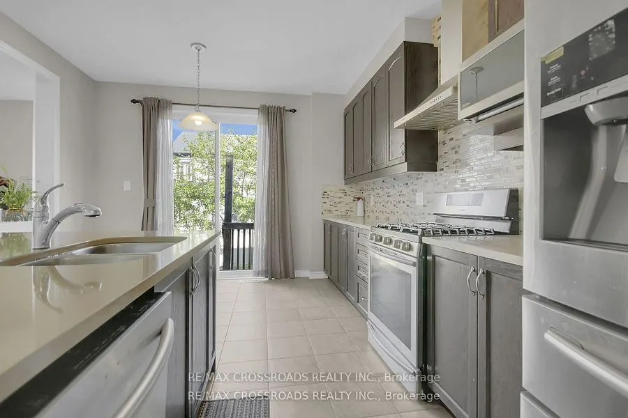906 Whimbrel Way