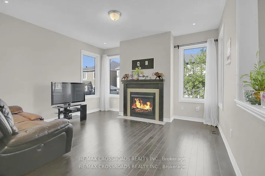 906 Whimbrel Way