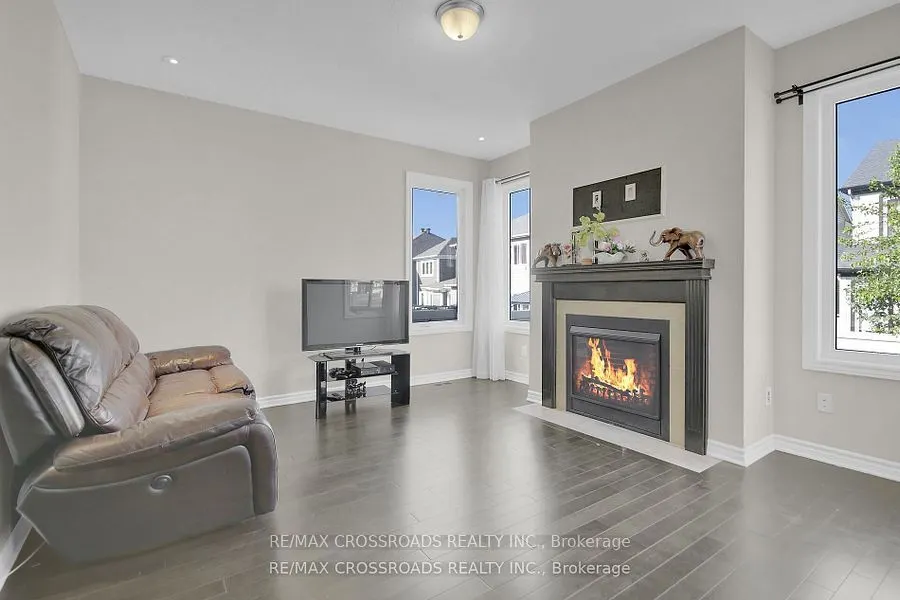 906 Whimbrel Way