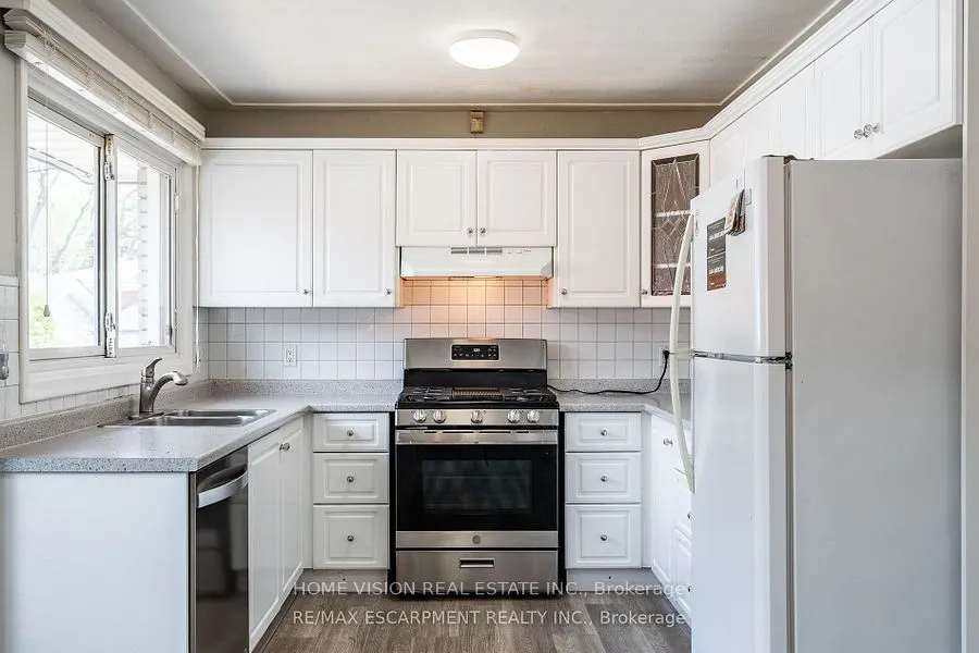 3 Tanager Avenue E