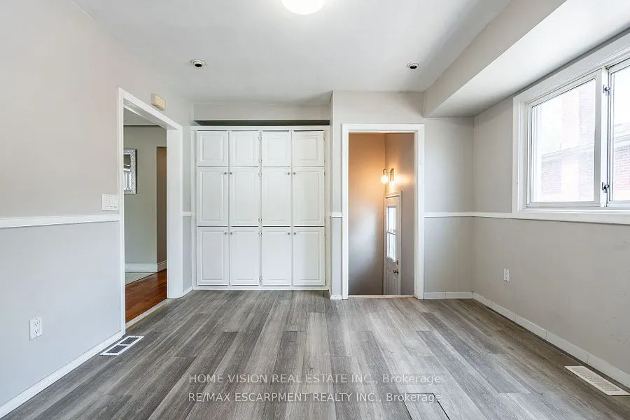 3 Tanager Avenue E
