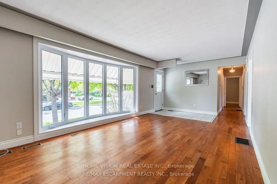 3 Tanager Avenue E